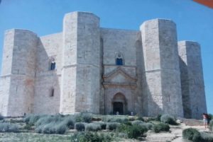 castel-del-Monte--(1)