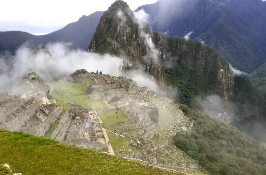 Il mio Perù tra sogno e realtà- machu Picchu montagne e nuvole
