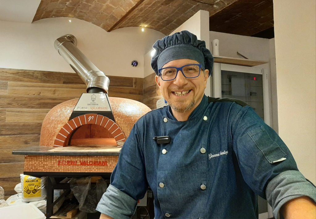 La pizza di Giovanni Santarpia torna a Firenze - Giovanni Santarpia e dietro il suo forno