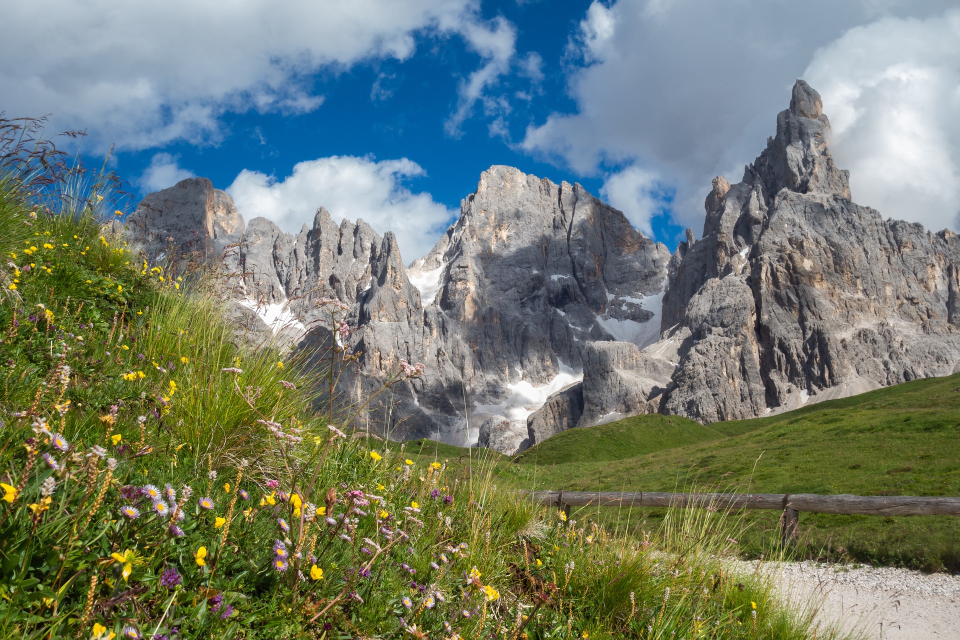 Trentino montagne e prati foto di Alessandro da Pixabay alexvi82