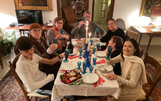 Carla Fracci e il Natale a Milano, con Beppe Menegatti, la nuora Dina Nencini, i nipoti Giovanni e Ariele, Luisa Graziadei e Roberto Zacchetti (2)