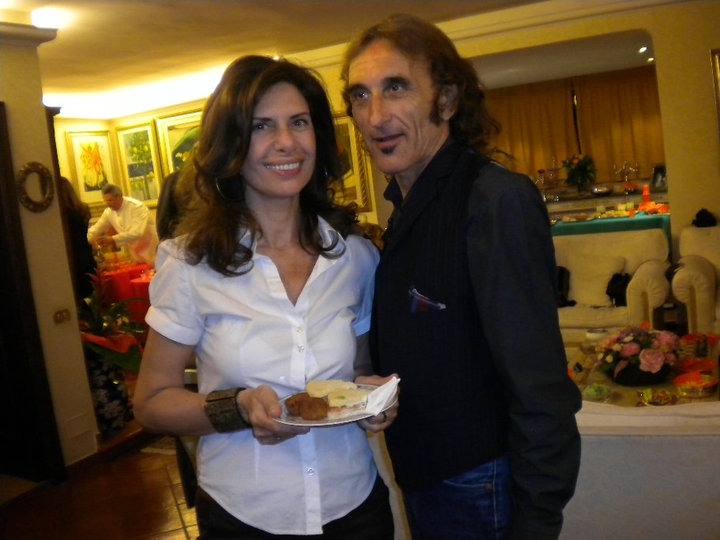 Susanna e Claudio a una cena