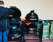 Big Green Egg foto di R.Capanni