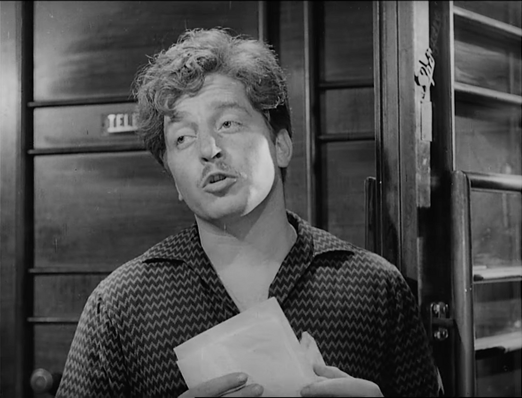 Carlo Croccolo nel 1952 nel film Ragazze da marito