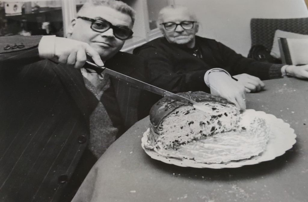 Raffaele Crovi alle prese con il panettone