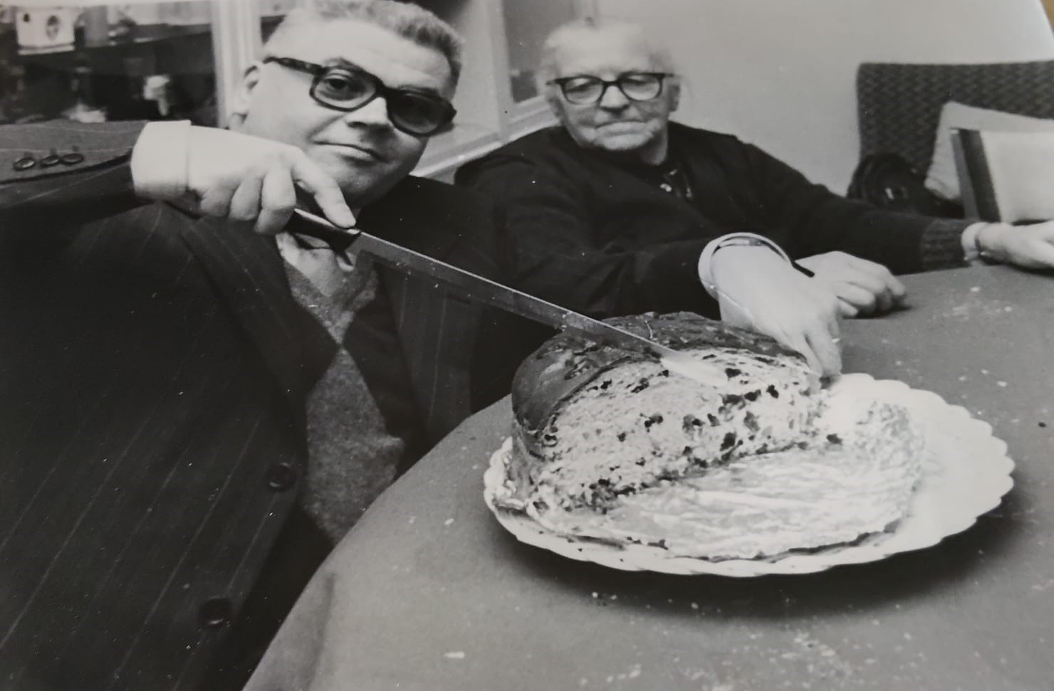 Raffaele Crovi alle prese con il panettone